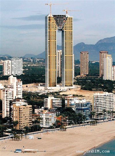 西班牙47层大楼将完工却忘装电梯