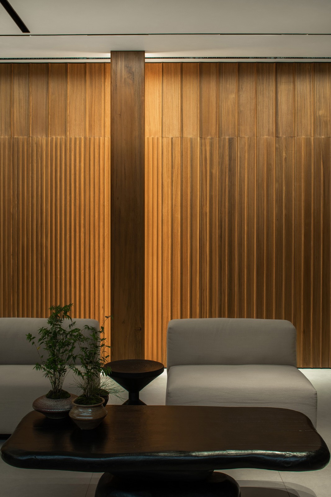 BIM建筑|一种材料与当代建构的情绪平衡：本木展厅 / 蜂鸟设计